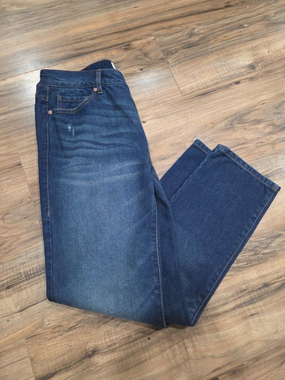 NWOT CAbi Malibu Womens Jeans Size 6 100% Cotton #4522 Straight Leg